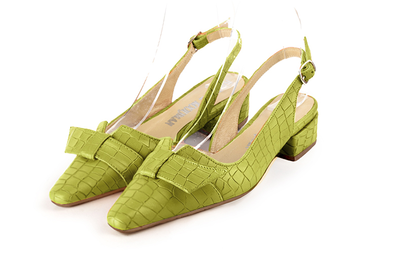Women's pistachio green elegant slingback heels. Tapered toe. Low block heels - Front view